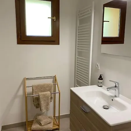 Gorgeous 2 Bedroom, 2 Full Bath, In Apartment! Winner Of 2025 And 2024 Traveller Award! *
